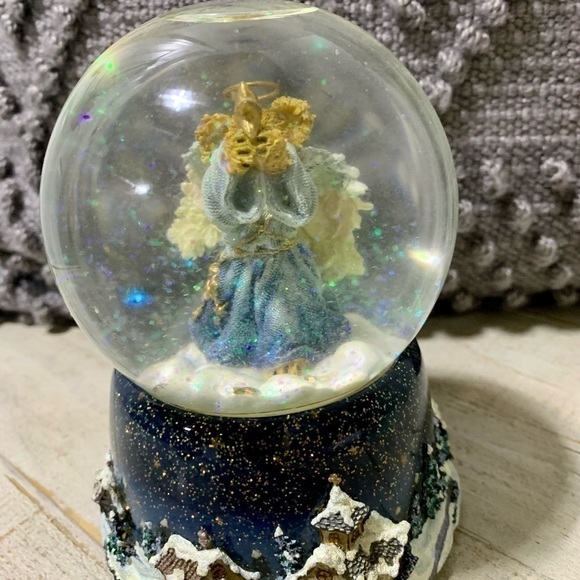 ❤️Hallmark Precious Moments Angel Bear Snow Globe - Picture 3 of 9